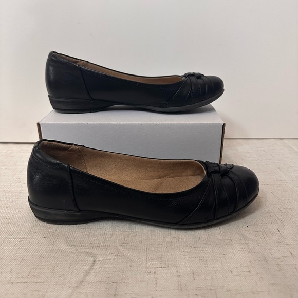 SOUL Naturalizer Black Loafers with Comfort and Style - Picture 2 of 9